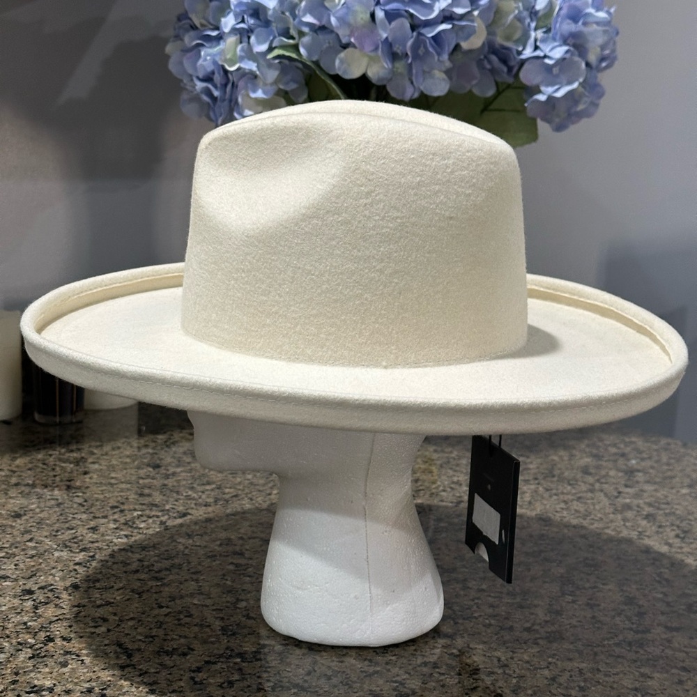 GIGI PIP Cream Hat with Black Band